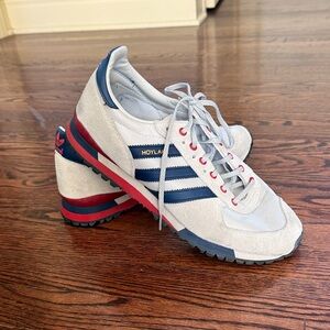 Adidas sneakers Sz 9.5